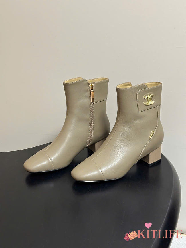 Kitlife Chanel 26B Double-C Metal Logo Ankle Boots Beige - 1