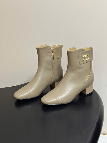 Kitlife Chanel 26B Double-C Metal Logo Ankle Boots Beige