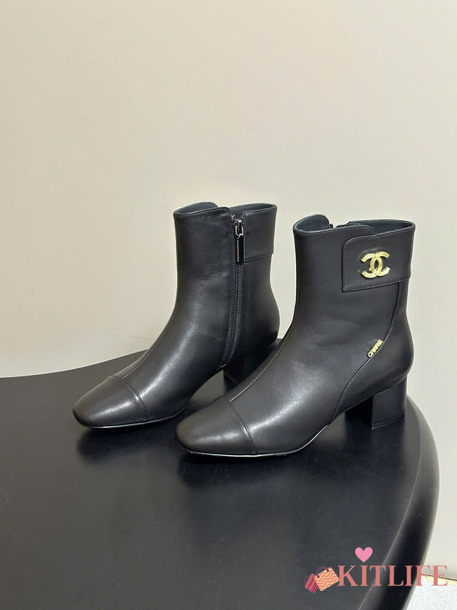 Kitlife Chanel 26B Double-C Metal Logo Ankle Boots Black - 1